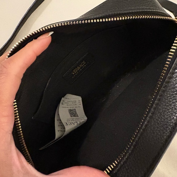 Versace Black and Gold Crossbody Bag with Sleek Design - Picture 2 of 5